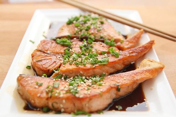 Saumon mariné au soja : Comment lui donner une saveur explosive ?